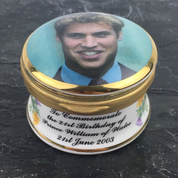 Prince William 21st Birthday Falcon China Box - Picture 3 of 12